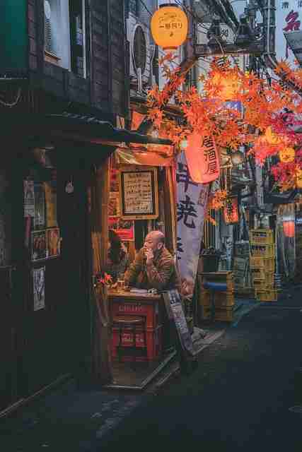 每日大赛纪实:流量级视角下的街头涂鸦破圈爆红——观众弹幕直击灵魂